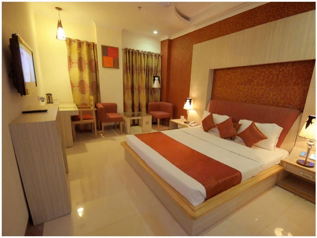 Hotel Rajshree & Spa Chandīgarh Exterior foto